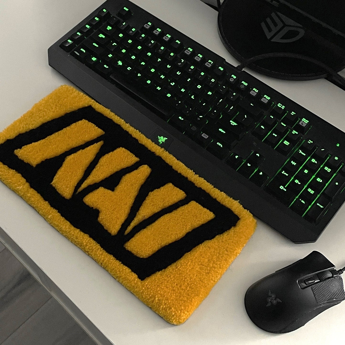 Kilimėlis prie klaviatūros „Navi“