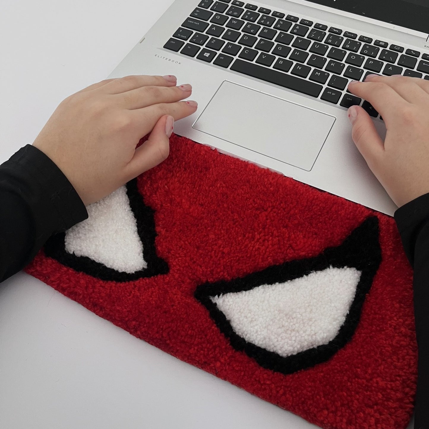 Kilimėlis prie klaviatūros „Žmogus voras“